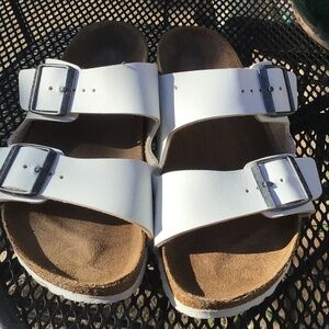 ***WHITE BIRKENSTOCKS SIZE 39 = SIZE 8.5 *** $40